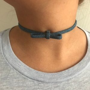 Bow-tie choker